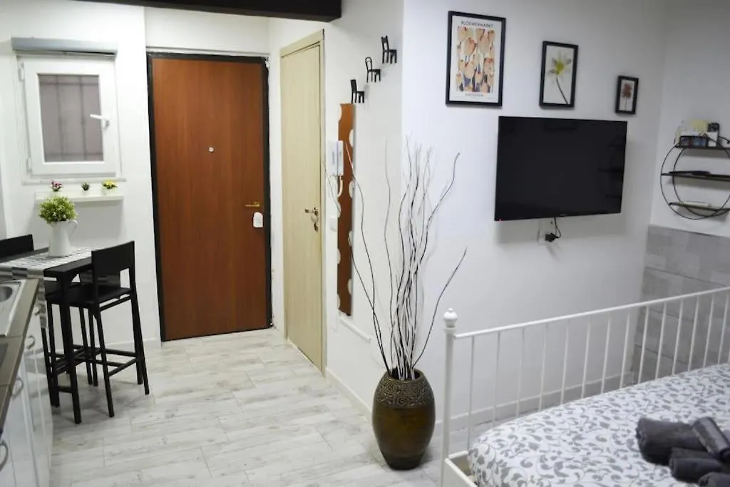Casa Mya - Studio Flat Naples 0*,