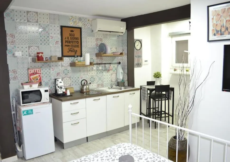Casa Mya - Studio Flat Naples 0*,